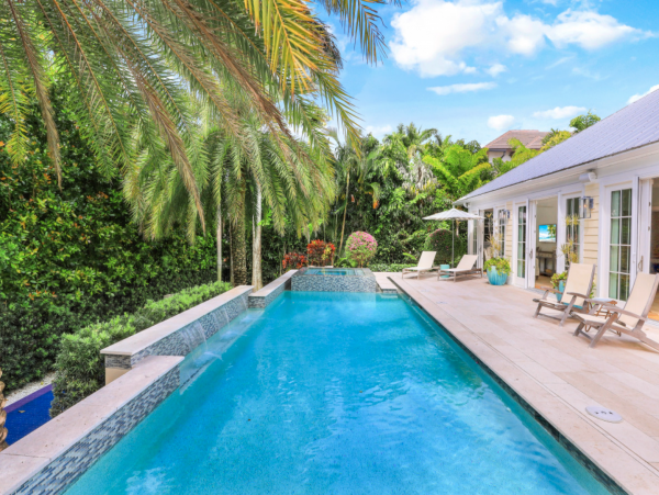 Luxurious Retreat with a Pool in Olde Naples, Steps from the Beach
